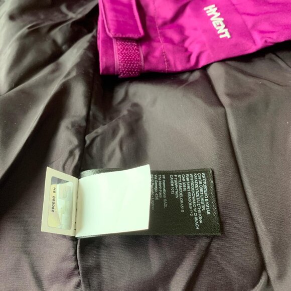 The North Face Women’s HyVent Waterproof Magenta Lightweight Hooded Jacket - Picture 5 of 7